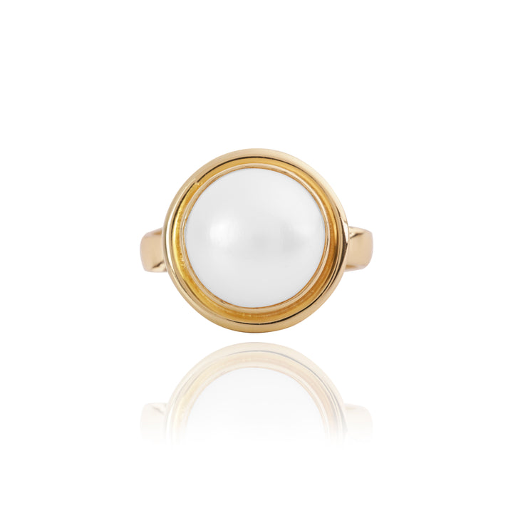 Tyyne sormus makeanvedenhelmellä